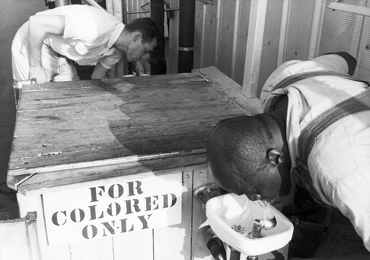 Расовая сегрегация. Расовая сегрегация в США для белых. Расовая сегрегация США В 60-Е годы. Расовая сегрегация в США В 20 веке. Сегрегация в США 60 Е.